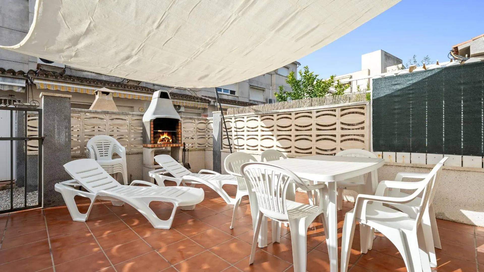 Holiday home Hauzify I Casa Gala Placidia Creixell